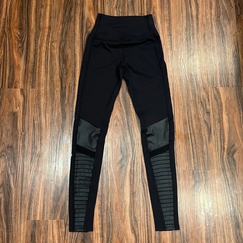 NWOT Alo Yoga High Waist Moto Legging